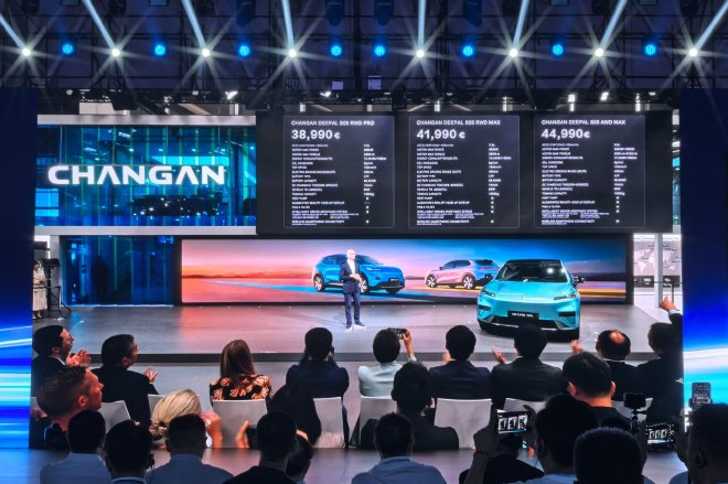 2025深蓝汽车秋季新品发布 深蓝L06/新款深蓝S07多款车型亮相