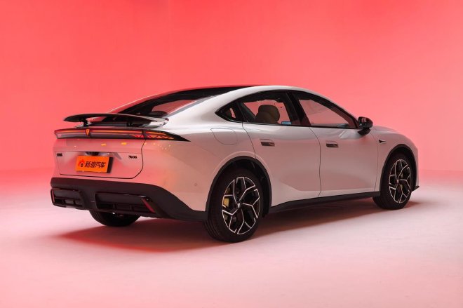 高颜值科技新物种 静态体验深蓝L06