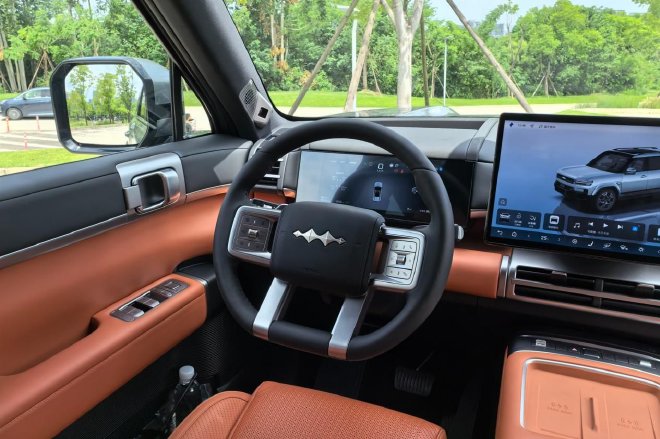 插混大五座SUV的全能选手 试驾方程豹钛7