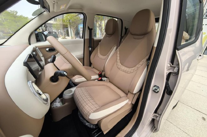 代步神车再进化 试驾第五代宏光MINIEV