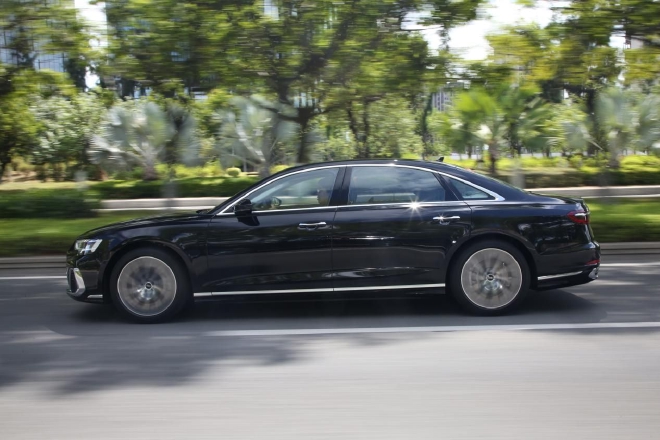 直冲脑门的“德”味 试驾奥迪A8L加剧了我的精神内耗