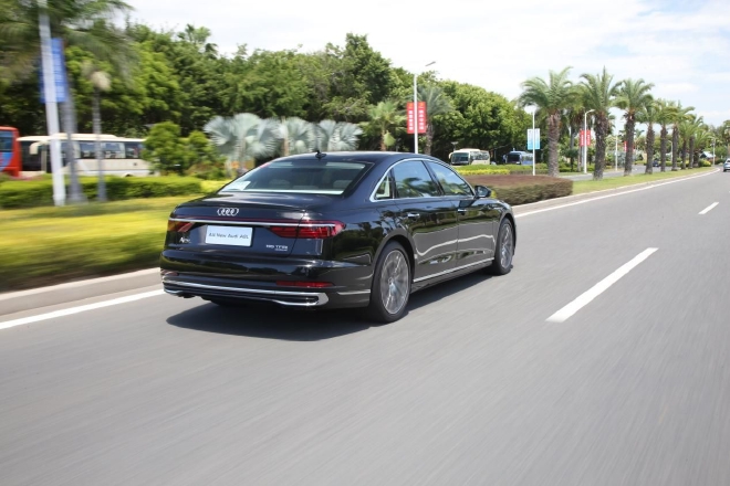 直冲脑门的“德”味 试驾奥迪A8L加剧了我的精神内耗