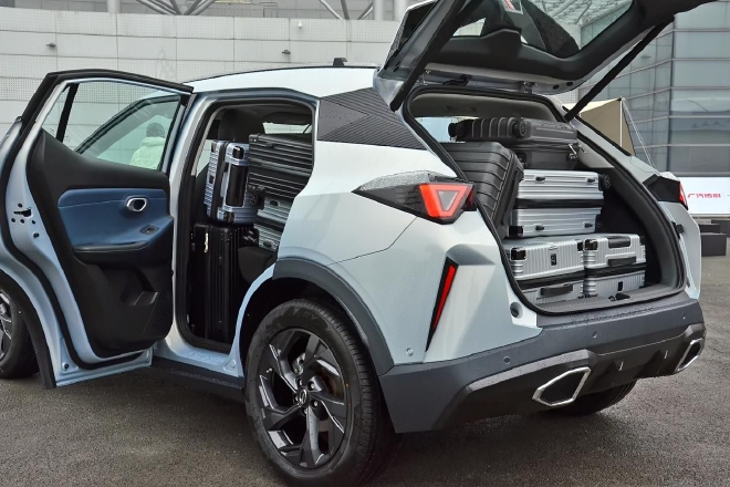 极限状态下,后排放倒后塞下了13个大大小小行李箱