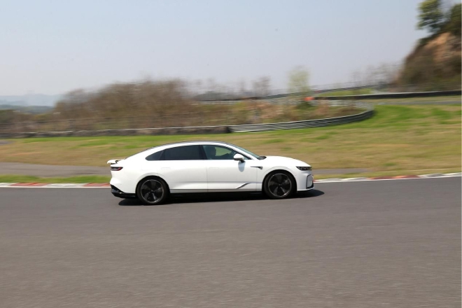 可甜亦可辣!赛道试驾岚图追光