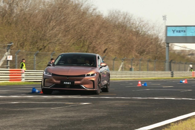 可甜亦可辣!赛道试驾岚图追光