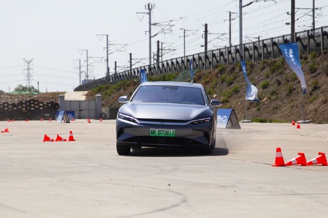 巅峰王朝 试驾比亚迪汉EV/唐DM-i冠军版