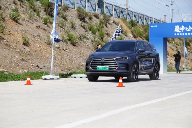 巅峰王朝 试驾比亚迪汉EV/唐DM-i冠军版