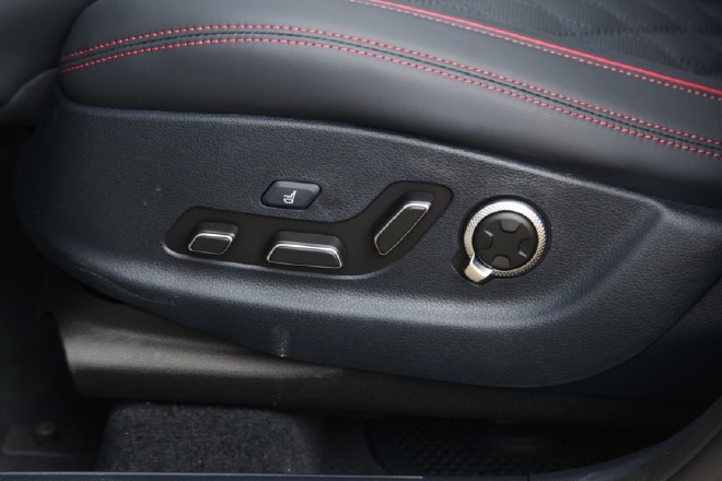 诠释运动与豪华 试驾捷尼赛思GV70燃油版