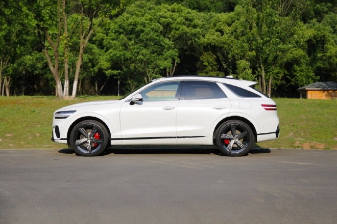 诠释运动与豪华 试驾捷尼赛思GV70燃油版