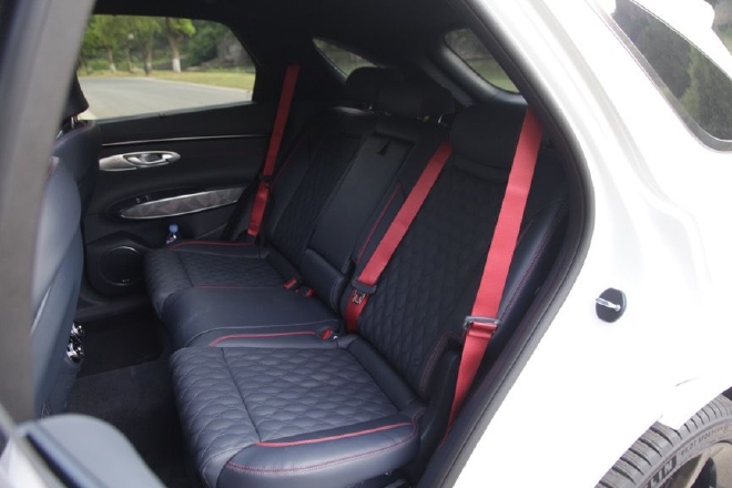 诠释运动与豪华 试驾捷尼赛思GV70燃油版