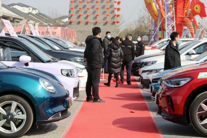政策持续加码 新能源汽车下乡迎利好