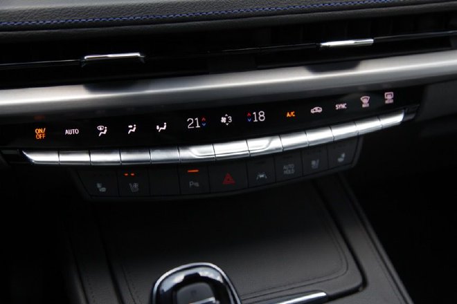 美式豪华新典范 试驾凯迪拉克全新XT4尊贵型