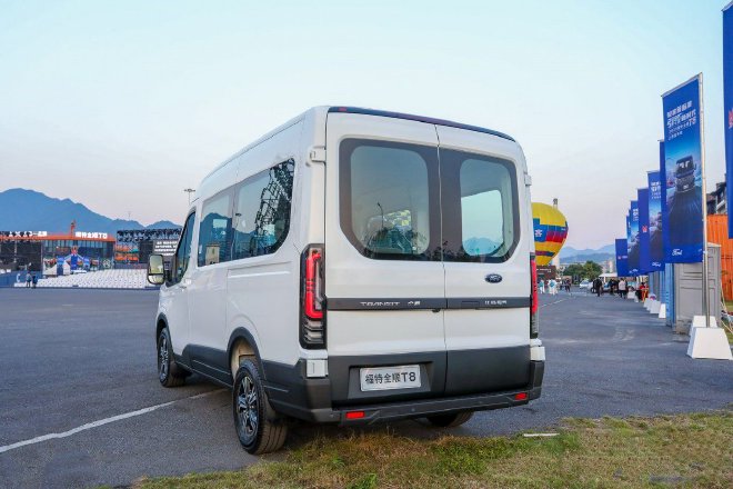 售价15.38万起 江铃福特全顺T8正式上市