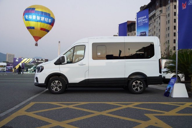 售价15.38万起 江铃福特全顺T8正式上市