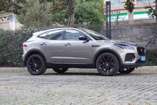 有颜值更运动 试驾全新捷豹E-PACE