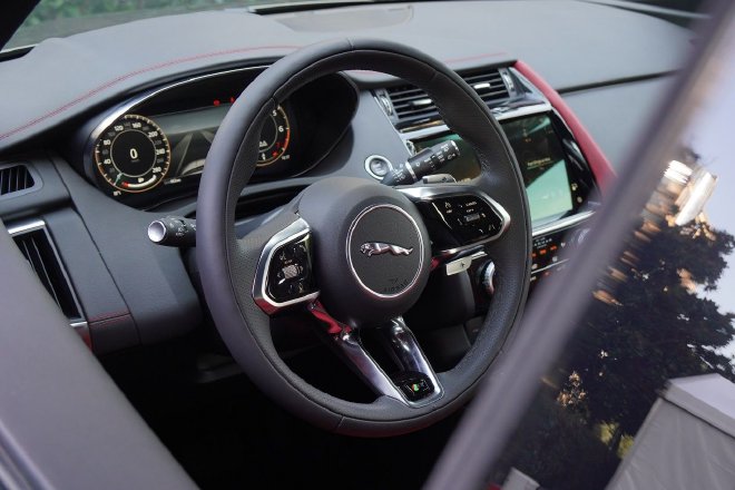 有颜值更运动 试驾全新捷豹E-PACE