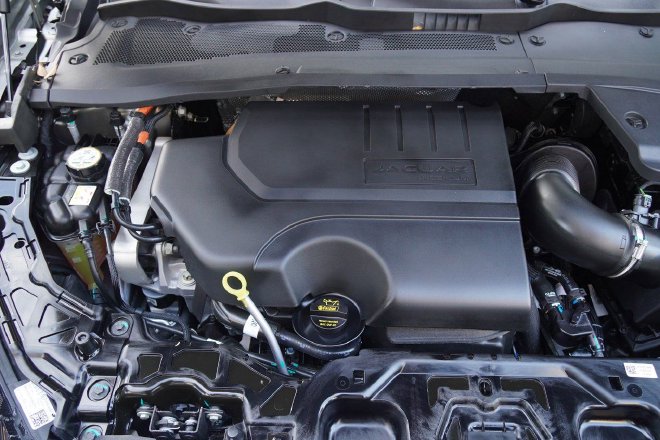 有颜值更运动 试驾全新捷豹E-PACE