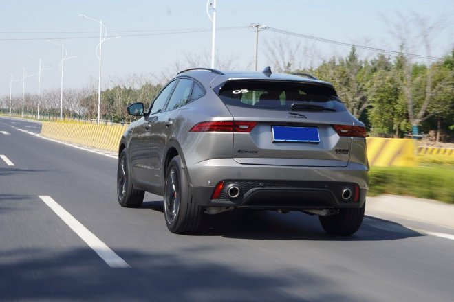 有颜值更运动 试驾全新捷豹E-PACE