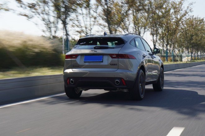 有颜值更运动 试驾全新捷豹E-PACE