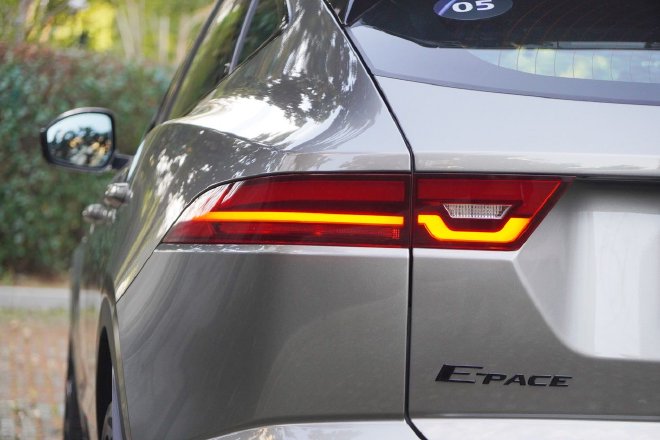 有颜值更运动 试驾全新捷豹E-PACE