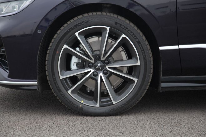 更懂操控与豪华 抢先试驾岚图追光PHEV车型