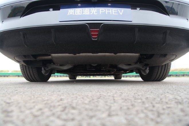 更懂操控与豪华 抢先试驾岚图追光PHEV车型