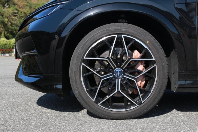 刮起猎装新风 比亚迪宋L动态体验