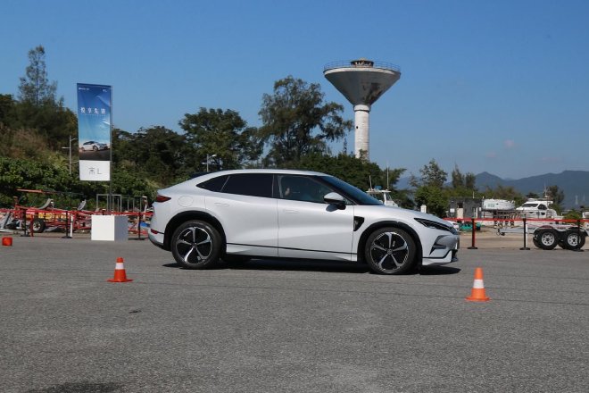 刮起猎装新风 比亚迪宋L动态体验