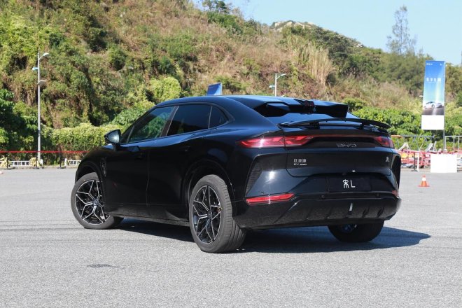 刮起猎装新风 比亚迪宋L动态体验