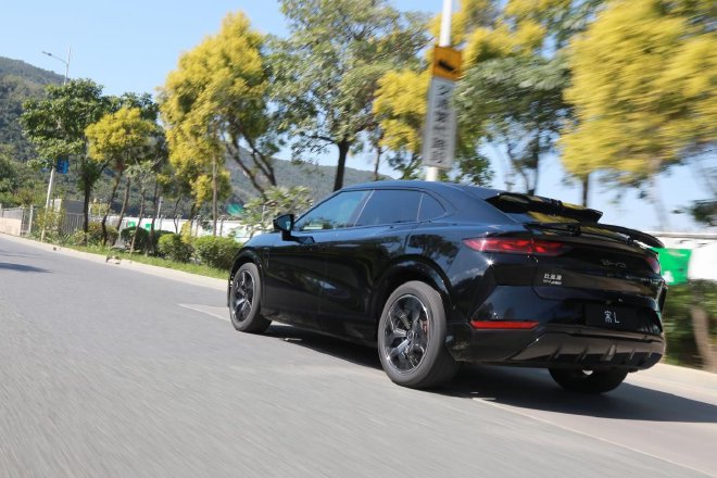 刮起猎装新风 比亚迪宋L动态体验