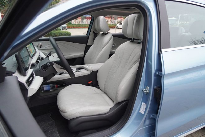 鲲鹏超能混动加持 风云A8驾驶感受/能耗表现优异