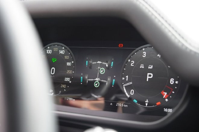 拿捏性能与豪华 路虎卫士极地穿越试驾体验