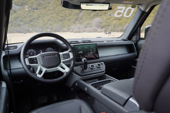 拿捏性能与豪华 路虎卫士极地穿越试驾体验