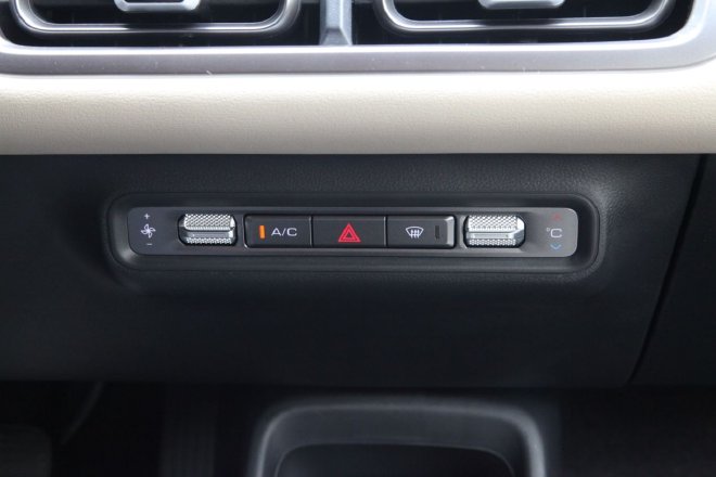 空间够大续航稳 综合试驾五菱缤果PLUS