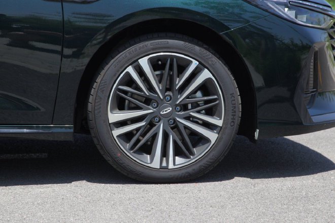 换装8AT变速器 试驾奇瑞艾瑞泽8 御+版车型