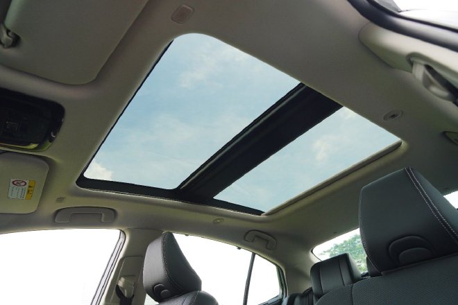 好开有劲还省油 试驾全新第9代凯美瑞 2.5HEV