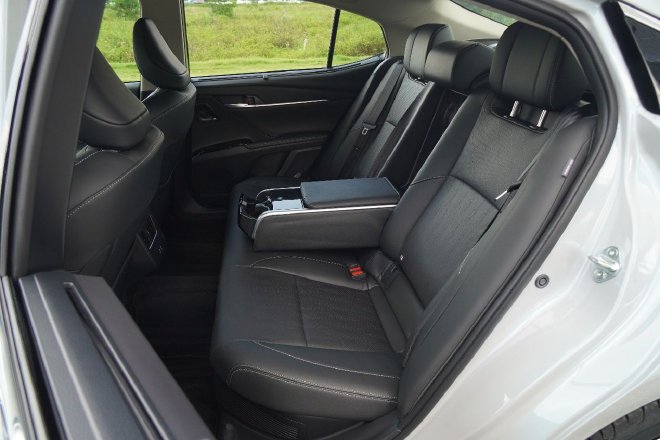 好开有劲还省油 试驾全新第9代凯美瑞 2.5HEV