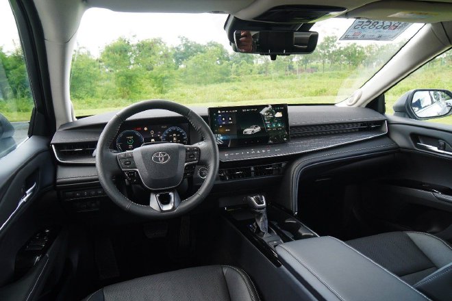 好开有劲还省油 试驾全新第9代凯美瑞 2.5HEV