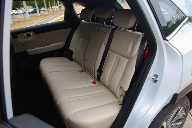 五菱星光S正式上市 售价9.98-12.98万元