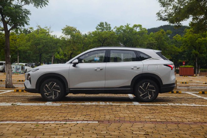 五菱星光S正式上市 售价9.98-12.98万元