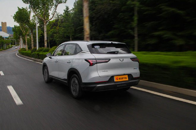 五菱星光S正式上市 售价9.98-12.98万元