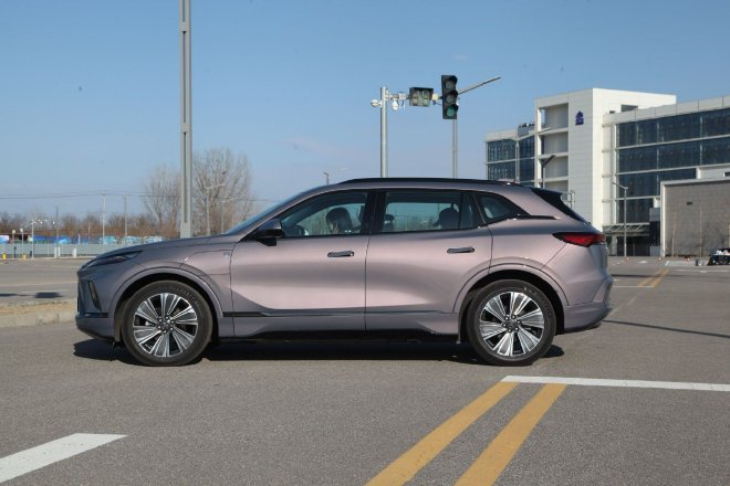 试驾别克E5 感受合资纯电SUV的豪华感