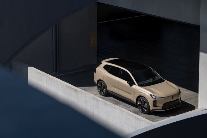 沃尔沃XC70搭SMA超级混动架构 纯电续航200km+