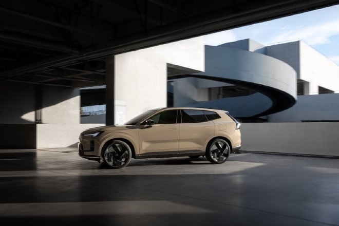 沃尔沃XC70搭SMA超级混动架构 纯电续航200km+