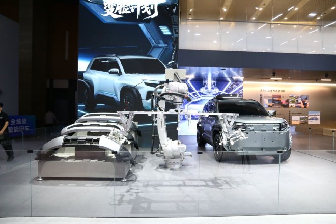 2025成都车展:实拍方程豹钛3星战都市版