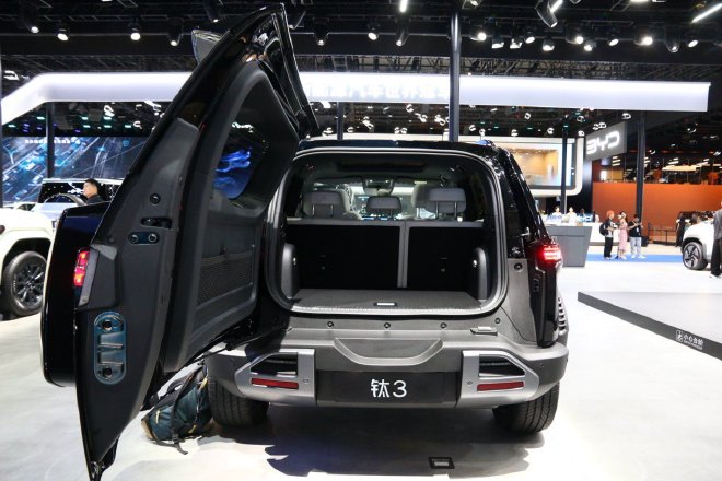 2025成都车展:实拍方程豹钛3星战都市版