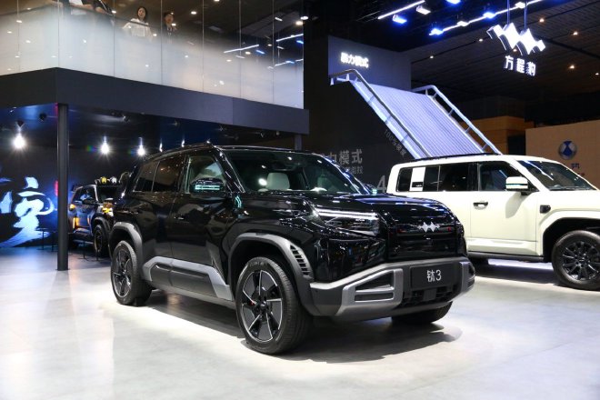 2025成都车展：实拍方程豹钛3星战都市版