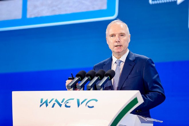 宝马集团负责客户、品牌及销售业务的董事高乐先生