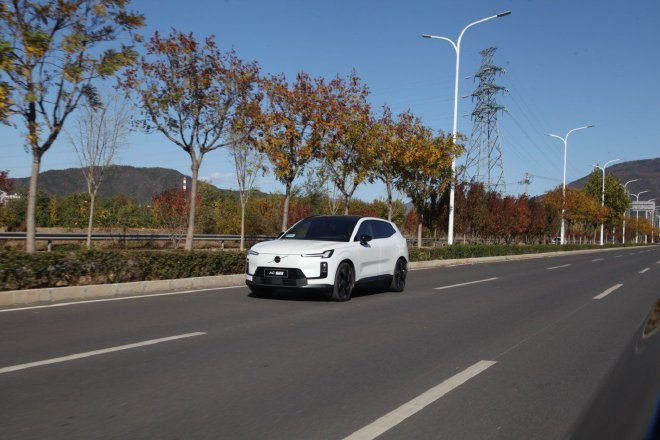 安全与时尚全兼容 抢先试驾沃尔沃全新XC70