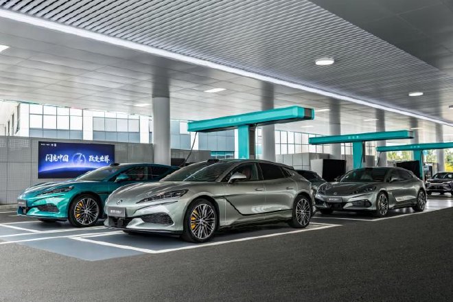 全新腾势Z9GT以近百万售价登陆欧洲市场